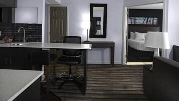 Ropa de cama de alta calidad y caja de seguridad en la habitación