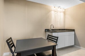 2 Double Beds, 2 Room Suite, Non Smoking | Hypo-allergenic bedding, pillowtop beds, individually furnished, desk - Quality Inn & Suites Kissimmee near Main Gate (Kissimmee)