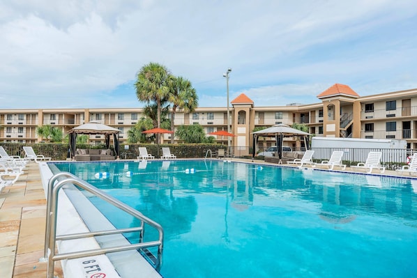 Outdoor pool, open 8:00 AM to 9:00 PM, pool umbrellas, pool loungers