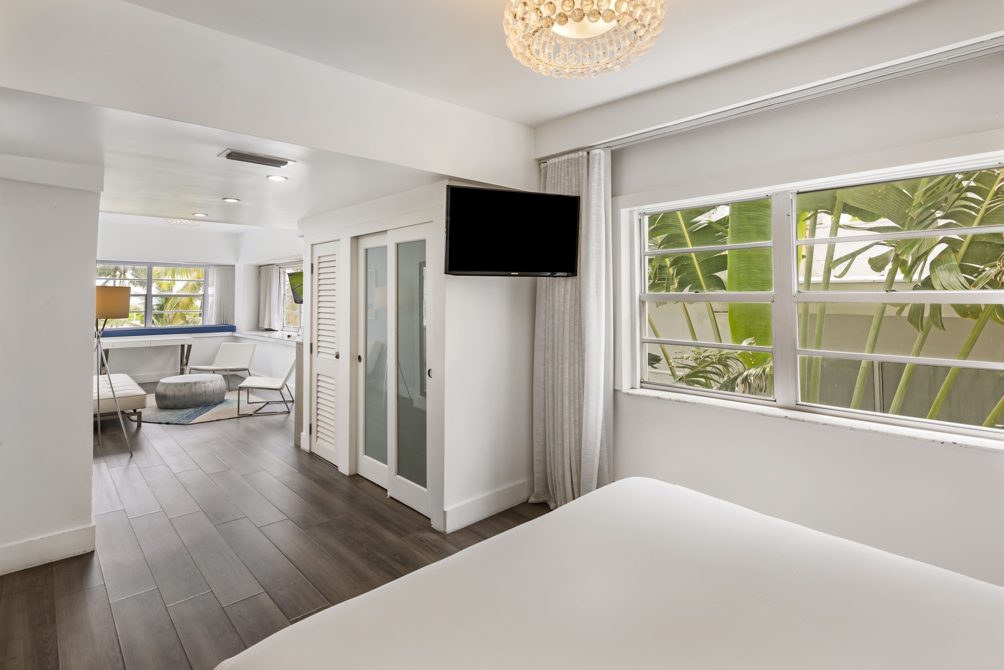 Ocean Corner Suite 1 King Bed  | 房內夾萬、獨特設計、書桌、熨斗/熨衫板