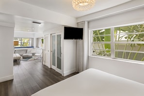 Ocean Corner Suite 1 King Bed