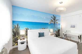 Traditional room 1 king bed or 1 King bed with rollaway bed | In-room safe, individually decorated, desk, iron/ironing board at The Penguin Hotel