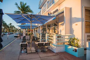 Lunch, dinner, brunch served; beach views 