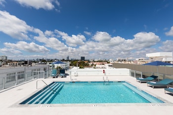 Pool amenities at The Penguin Hotel