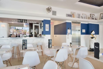 Bar (on property) at The Penguin Hotel