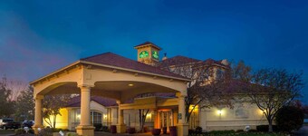 La Quinta Inn & Suites by Wyndham St. Louis Westport