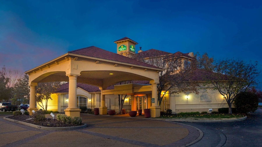 La Quinta Inn & Suites by Wyndham St. Louis Westport