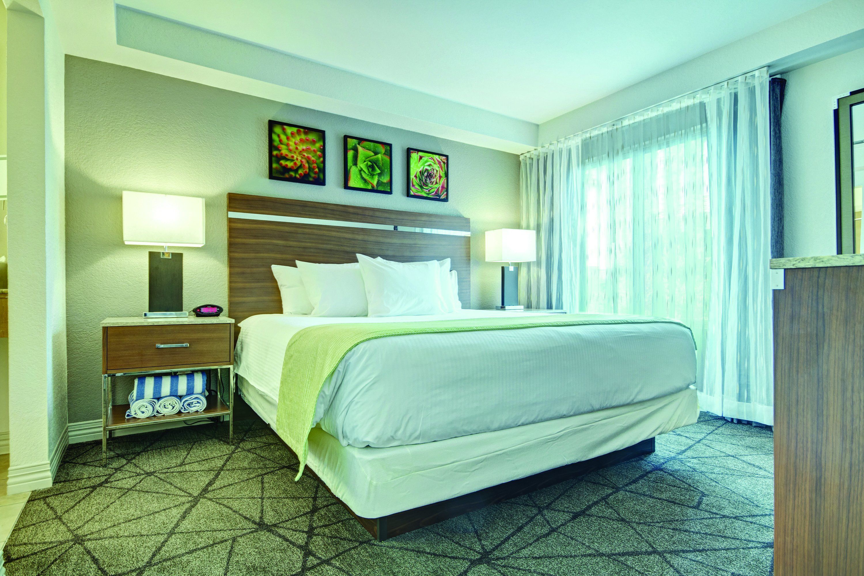 2 bedrooms, pillow-top beds, in-room safe, blackout curtains