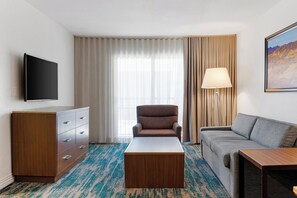 Suite, 2 Bedrooms | Ruang tamu | 49 inci televisyen LCD dengan kabel, TV 