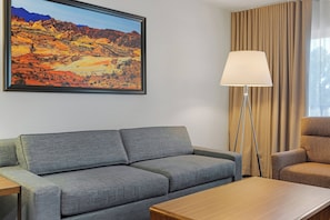 スイート 1 ベッドルーム | リビングルーム | 49 インチの液晶テレビ (ケーブル放送視聴可)、テレビ