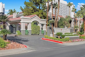 Exterior - Desert Rose Resort (Las Vegas)