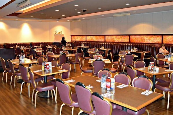 3 restaurants, American cuisine