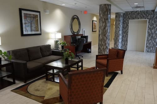 Suite, 2 Queen Beds, Accessible, Non Smoking | Lobby sitting area