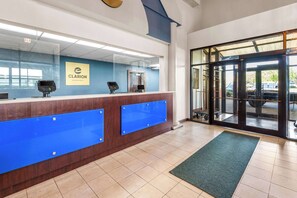 Lobby - Clarion Inn & Suites Indianapolis Northwest (Indianapolis)