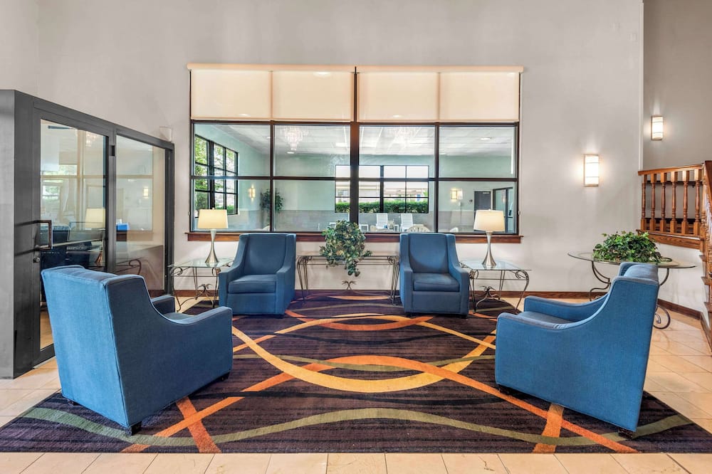 Clarion Inn & Suites Indianapolis Northwest