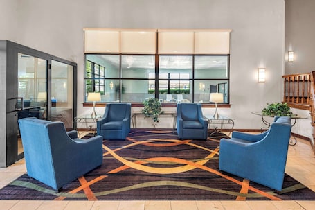Lobby. Clarion Inn & Suites Indianapolis Northwest