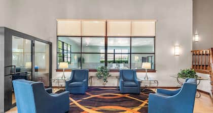 Clarion Inn & Suites Indianapolis Northwest