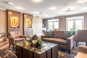 Lobby - Clarion Inn Willow River (Sevierville)