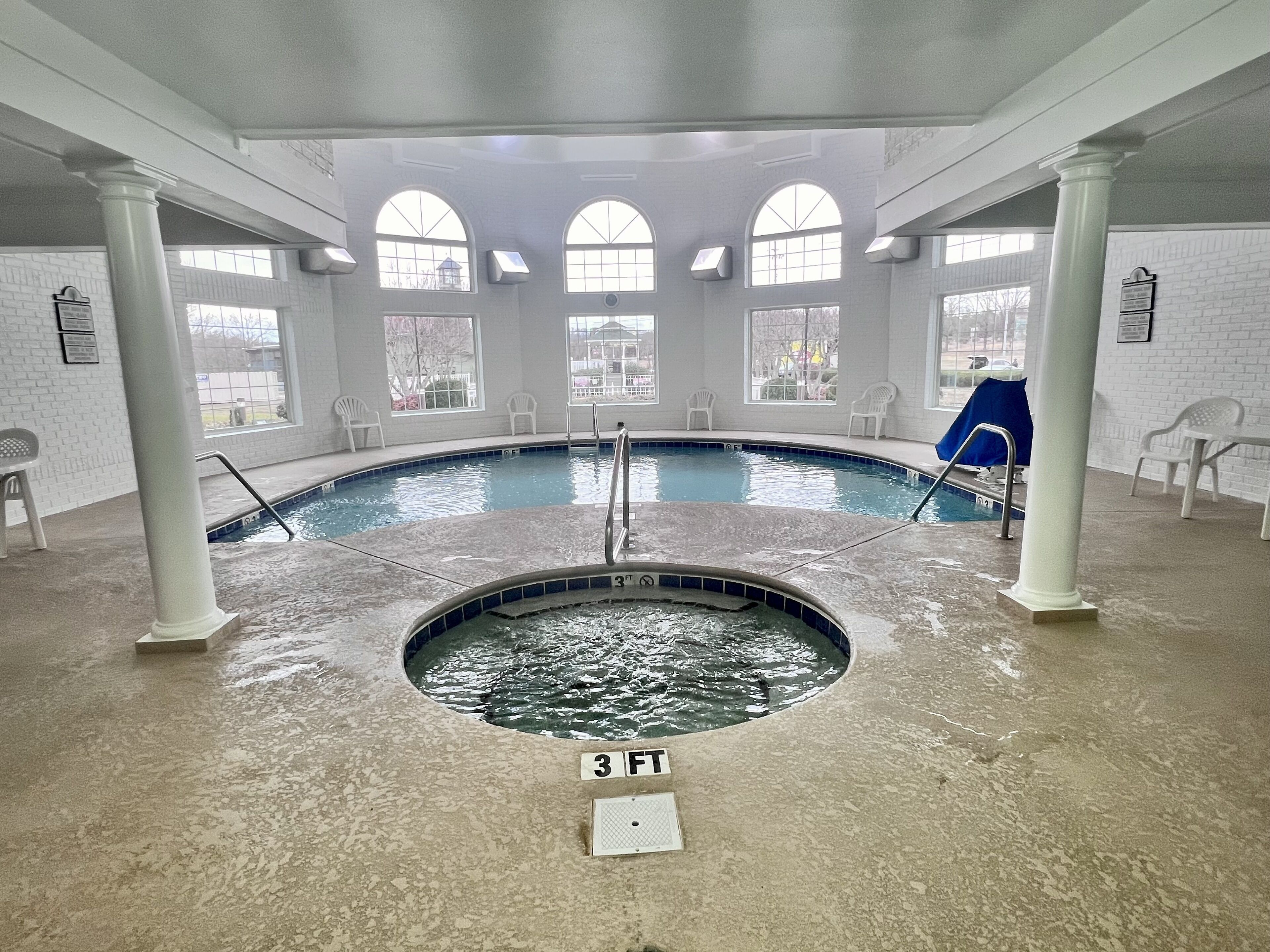 Indoor spa tub