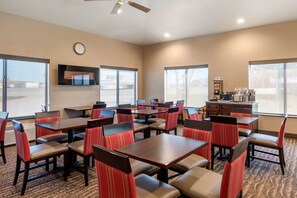 Free buffet breakfast - Comfort Inn Limon (Limon)