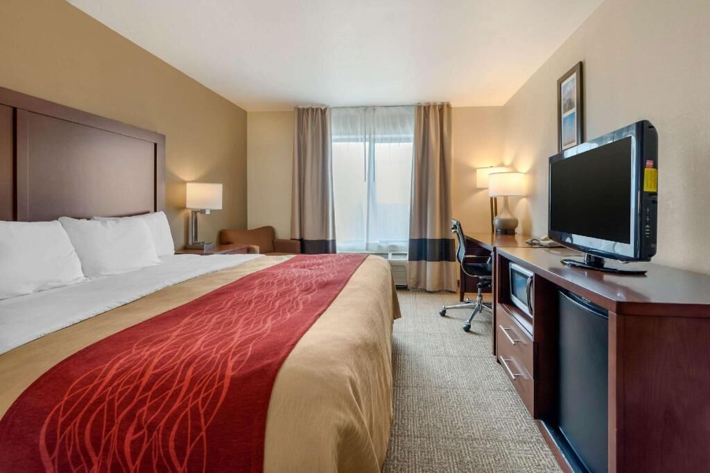 Iron/ironing board, free WiFi, bed sheets, alarm clocks