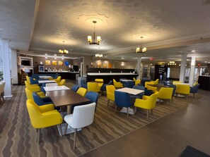 Free daily full breakfast - Comfort Suites Scranton near Montage Mountain (Moosic)