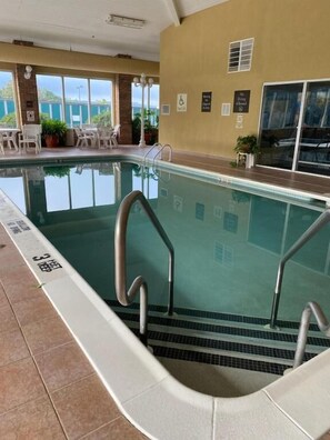 Indoor pool, sun loungers - Comfort Suites Scranton near Montage Mountain (Moosic)