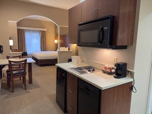 Suite, 1 King Bed with Sofa bed, Non Smoking (Efficiency, Upgrade) | Hypo-allergenic bedding, down duvets, desk, laptop workspace - Comfort Suites Scranton near Montage Mountain (Moosic)