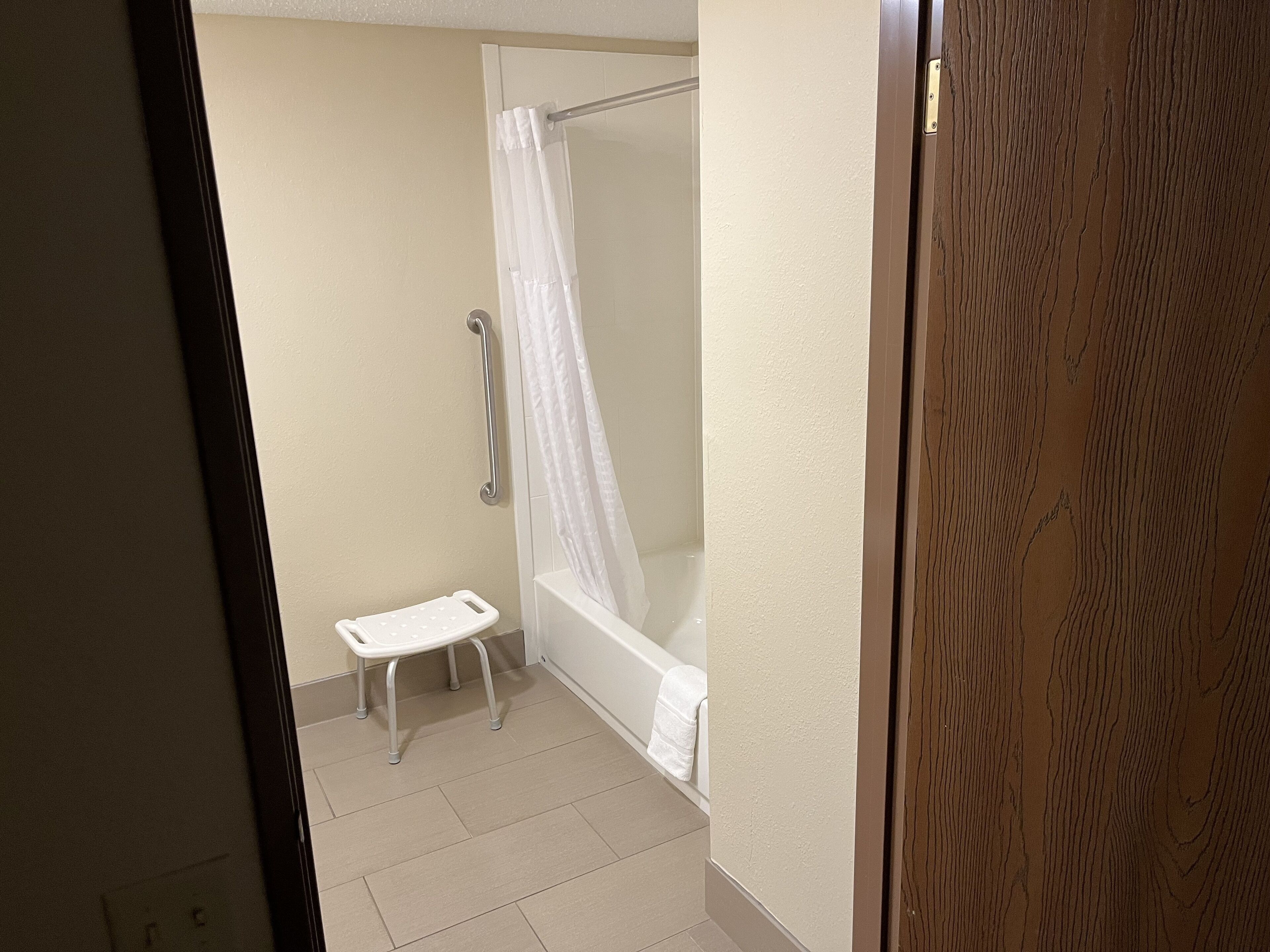room, 1 queen bed, accessible, non smoking (mob,tub w/grab bars) | bathroom | designer toiletries, hair dryer, towels, soap