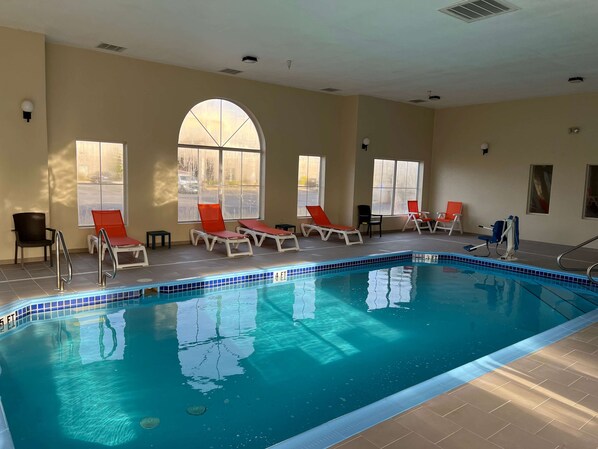 Indoor pool, pool loungers