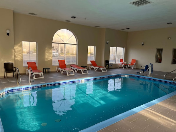 Indoor pool, pool loungers