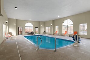 Indoor pool, sun loungers