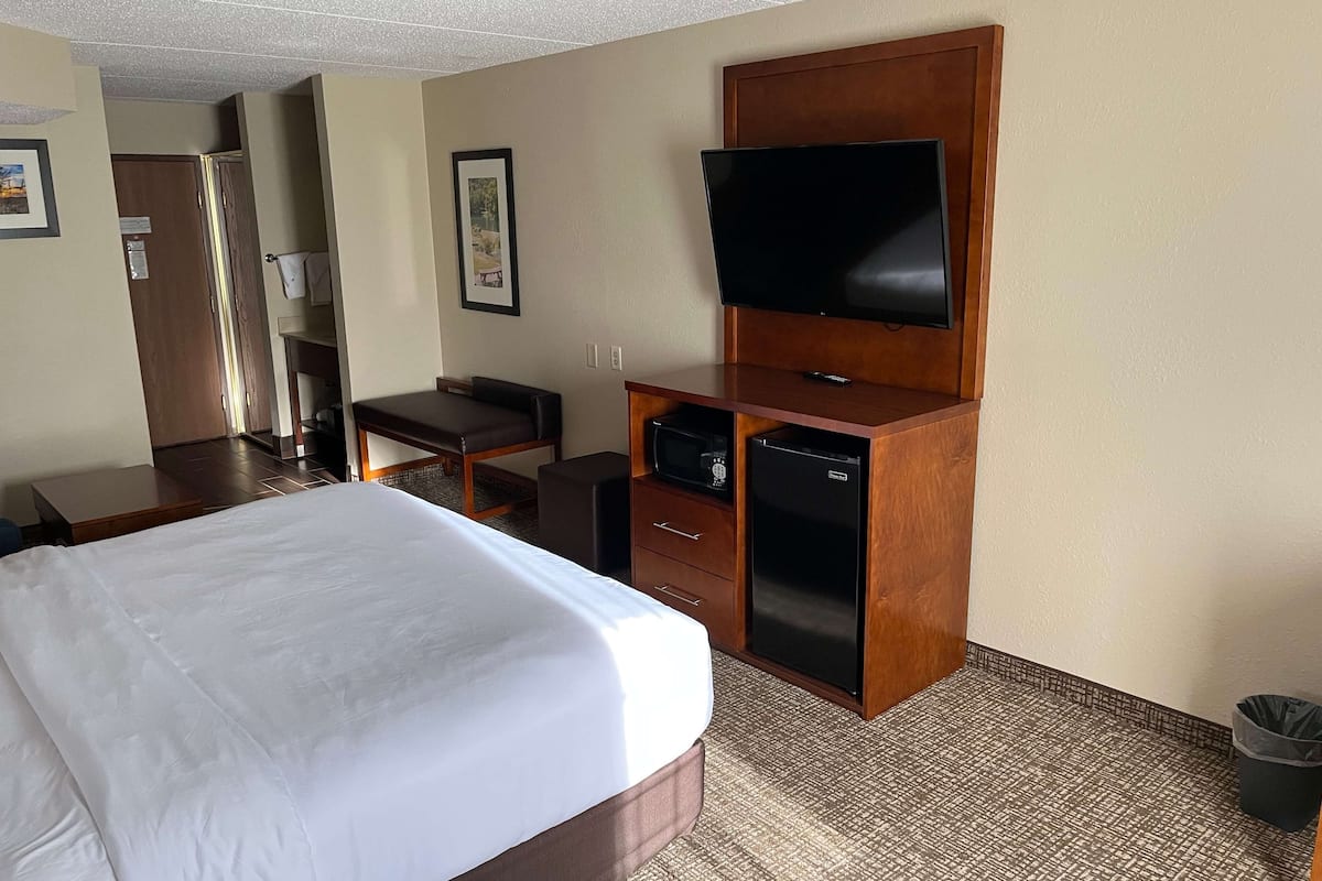 Suite estudio, 1 cama King size, para no fumadores | Escritorio, espacio para trabajar con laptop y cortinas blackout