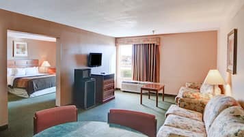 Premium bedding, desk, iron/ironing board, free WiFi