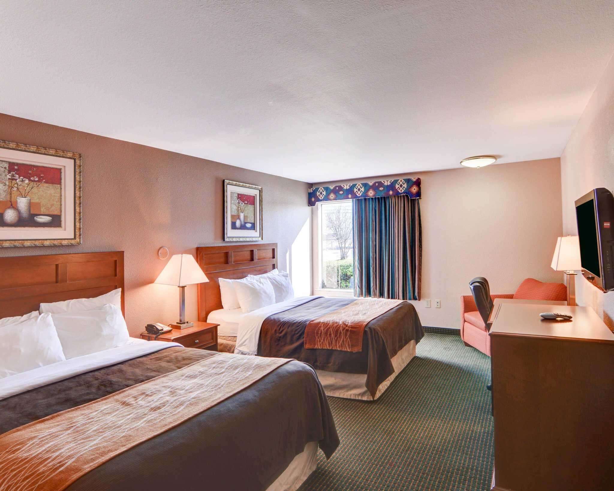 Premium bedding, desk, iron/ironing board, free WiFi