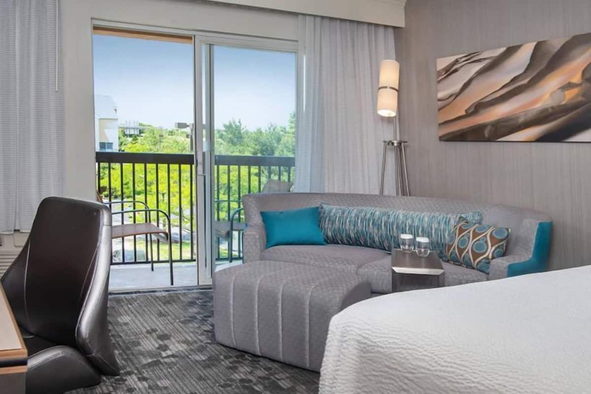 Standard Room, 2 Queen Beds, Non Smoking, Balcony | Egyptian cotton sheets, premium bedding, desk, laptop workspace