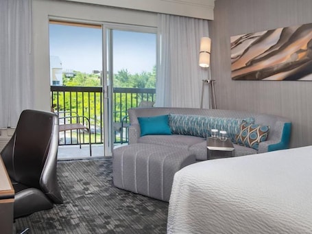 Standard Room, 2 Queen Beds, Non Smoking, Balcony | Egyptian cotton sheets, premium bedding, desk, laptop workspace. Comfort Inn & Suites Bethlehem Lehigh Valley Airport