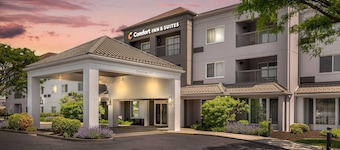 Comfort Inn & Suites Bethlehem Lehigh Valley Airport