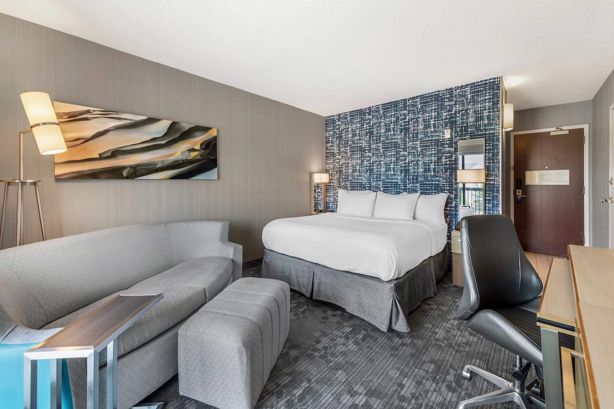 Suite, 1 trÚs grand lit et 1 canapé-lit, non-fumeur | Draps en coton égyptien, literie de qualité, bureau