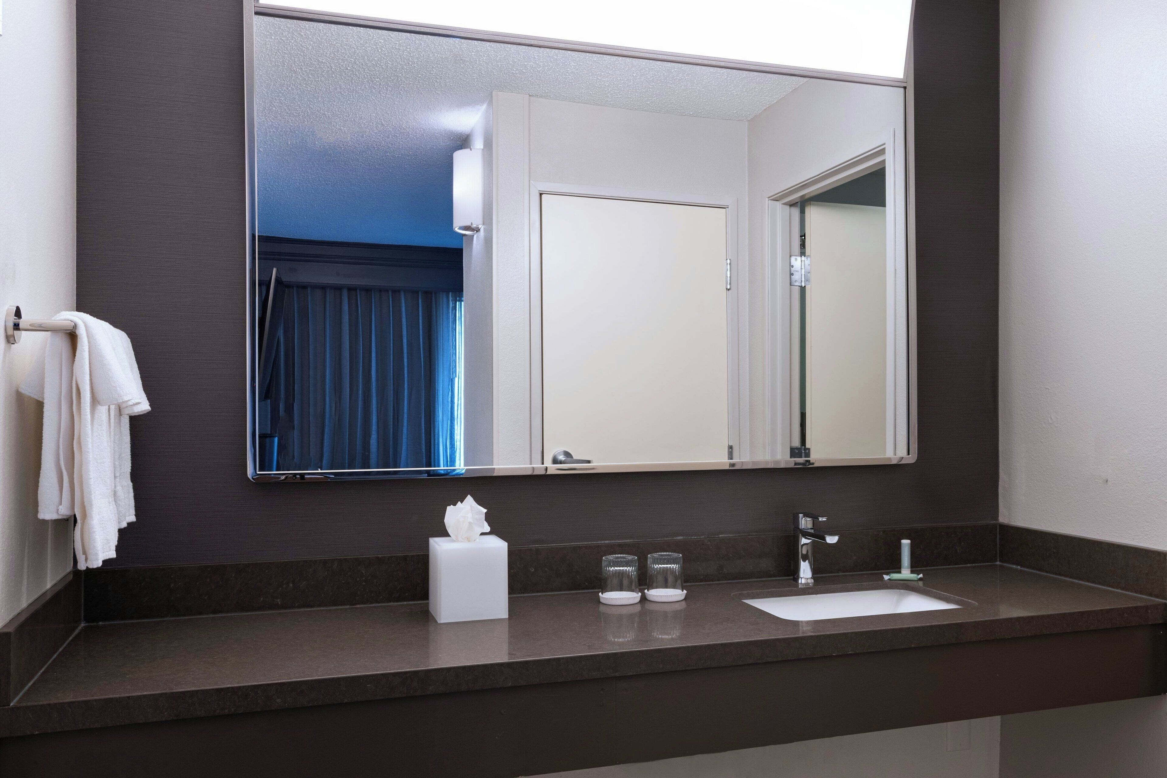 combined shower/bathtub, free toiletries, hair dryer, towels