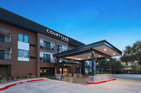 Exterior. Courtyard Houston The Woodlands