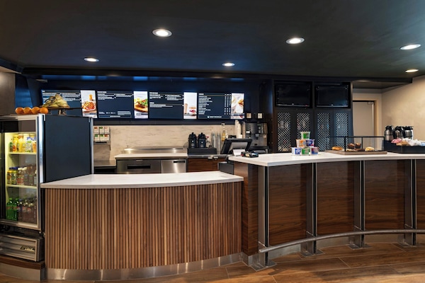 Frukost och middag serveras