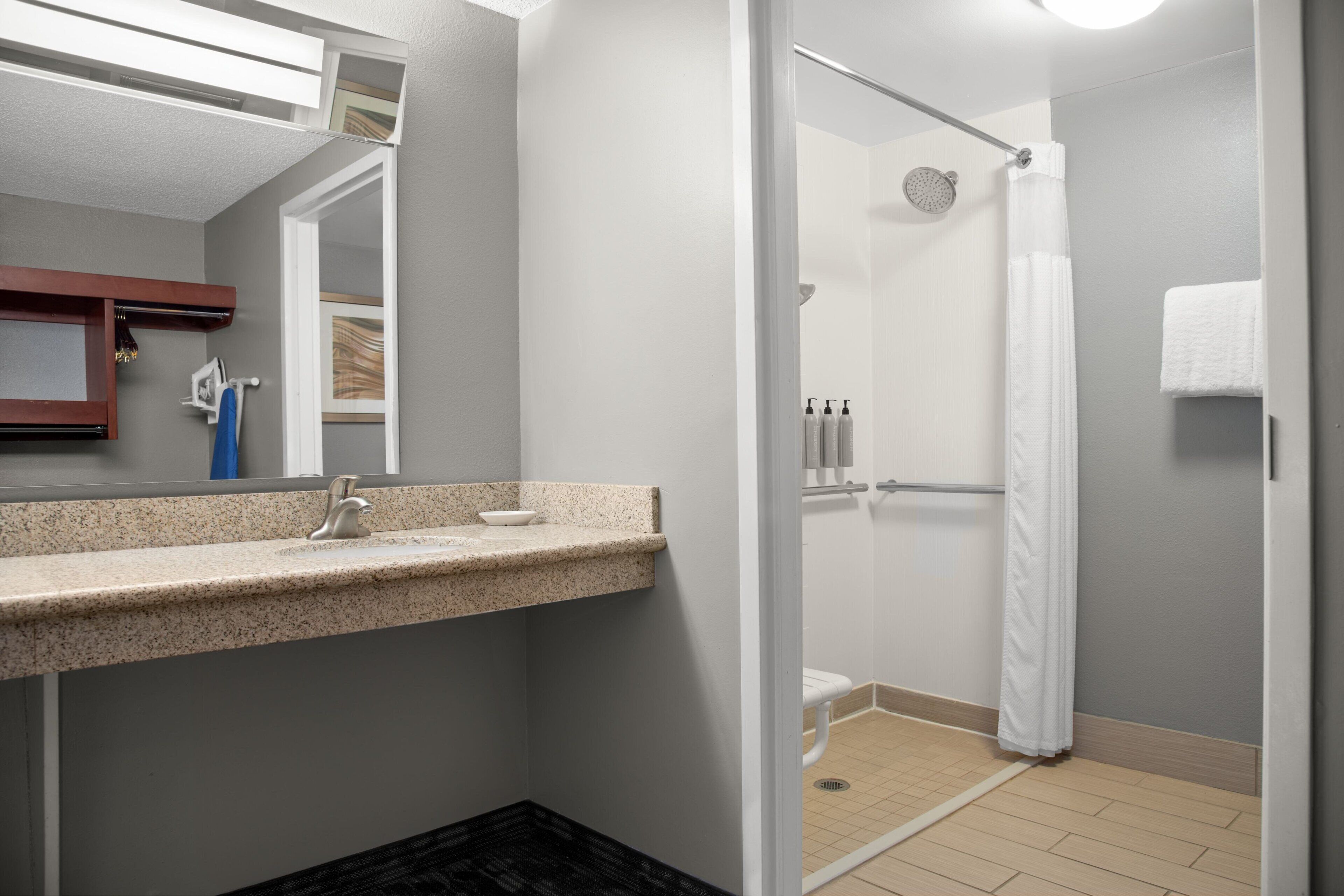 room, 1 king bed with sofa bed, balcony | bathroom | combined shower/bathtub, free toiletries, hair dryer, towels