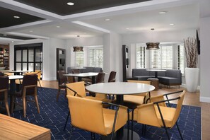 Breakfast served - Courtyard by Marriott Orlando East/UCF Area (Orlando)