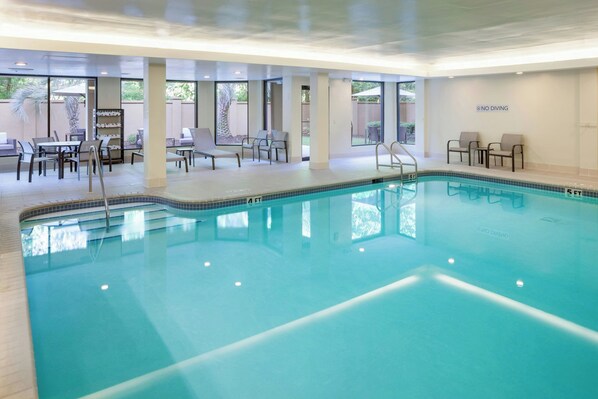 Una piscina cubierta