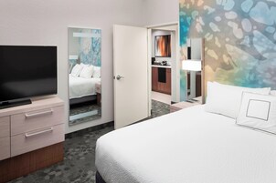 Suite, 1 King Bed with Sofa bed | Premium bedding, individually furnished, desk, laptop workspace