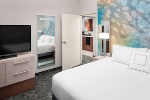 Suite, 1 King-Bett und Schlafsofa, Nichtraucher | Hochwertige Bettwaren, individuell eingerichtet, Schreibtisch