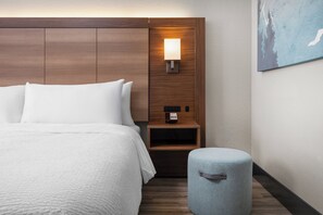 Laptop workspace, blackout curtains, iron/ironing board, free WiFi - Garner Hotel Pigeon Forge Downtown by IHG (Pigeon Forge)