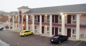 Front of property - Townhouse Inn & Suites (Omaha)