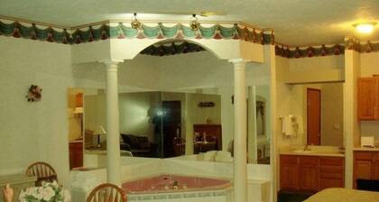 Townhouse Inn & Suites